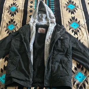Mens small vintage Levis- sherpa lined two pocket hooded trucker jacket.